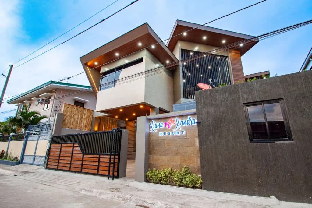 Xiana and Xandra 3B Resort
